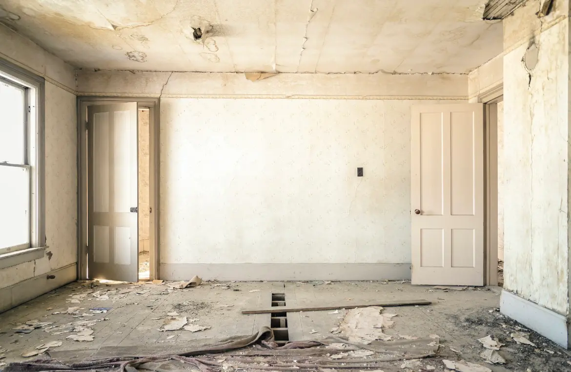 Waste disposal crew managing a cleanout project in Tuscumbia